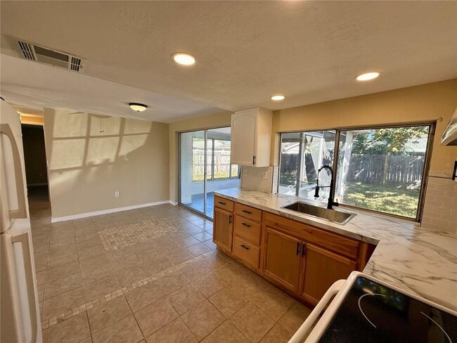 Building Photo - 3931 Claremont Dr