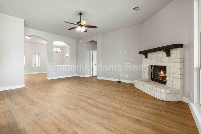Building Photo - 213 Lariat Trail