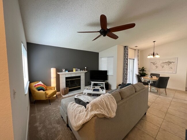 Building Photo - Two bedroom patio home located in NW Modesto!