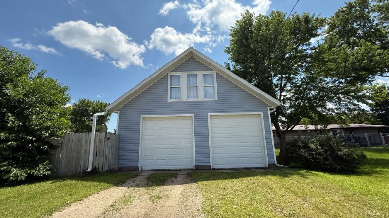 Building Photo - 418 N 1st St