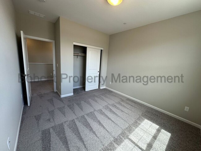 Building Photo - 860 Furlong Dr