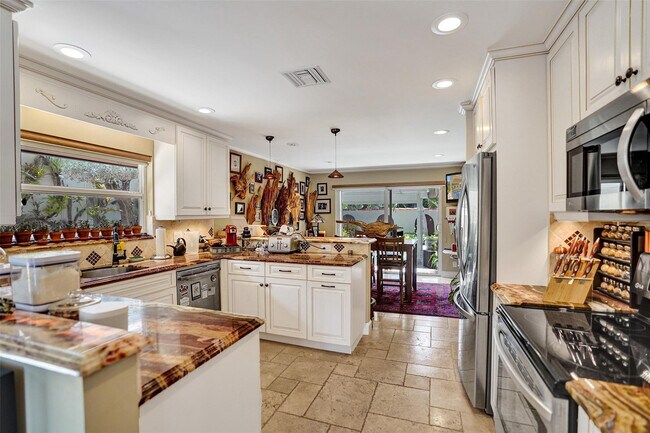 Building Photo - 683 Pelican Way