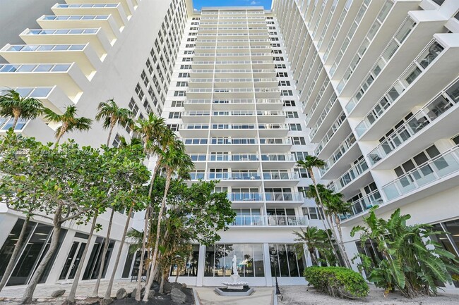 Building Photo - 2030 S Ocean Dr