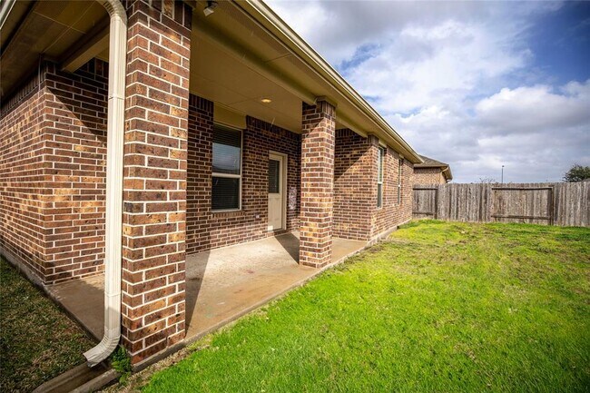 Building Photo - 23719 San Barria Dr