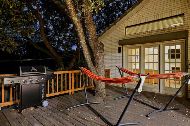 Building Photo - 2915 Quail Oak St