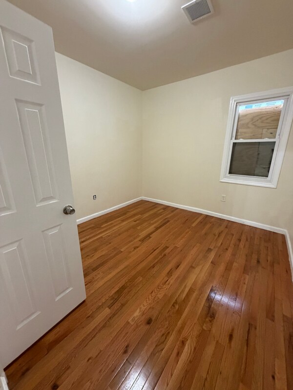 Building Photo - 826 S 15th St