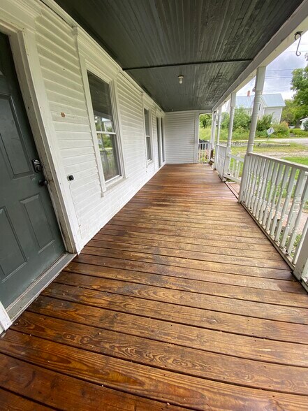 Building Photo - 3 Cross St