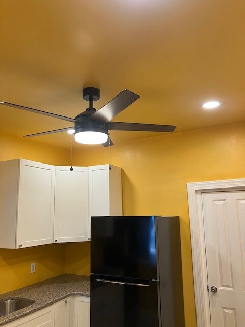 Building Photo - 6115 Lansdowne Ave