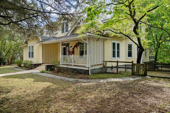 Building Photo - 802 N Poplar St