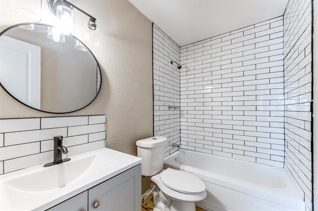 Building Photo - 1733 R Avenue