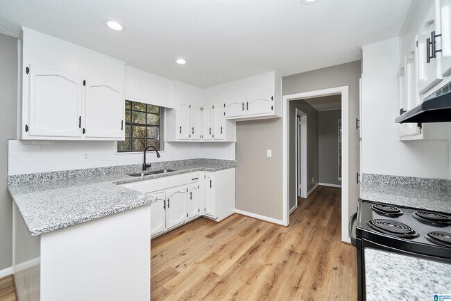 Building Photo - 18 Polaris Cir