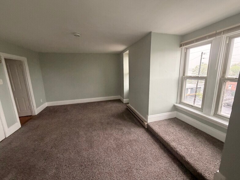 Front room/Living Room View 2 - 117 Reily St