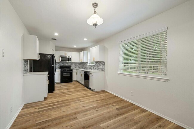 Building Photo - 605 Wild Briar Cv