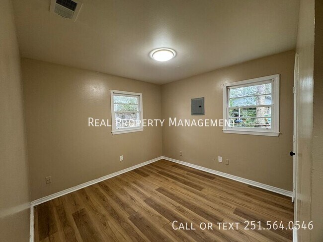 Building Photo - 6559 Athey Ct