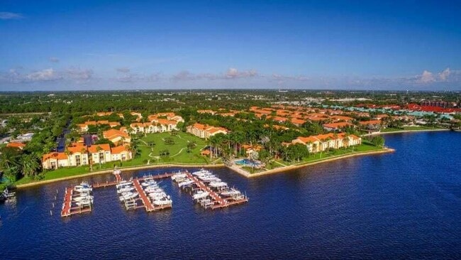 Primary Photo - 103 Yacht Club Way