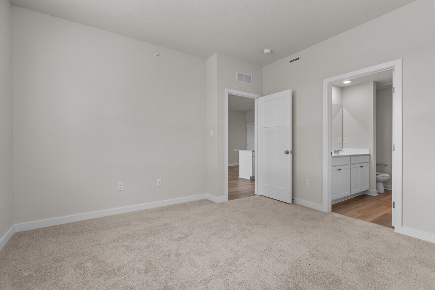 Building Photo - 216 Hanover Ln