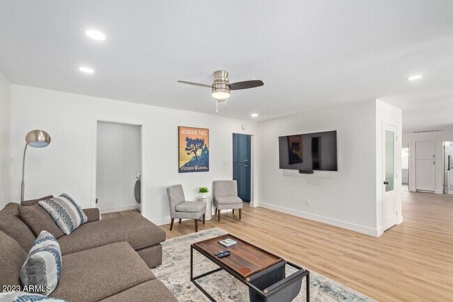 Building Photo - 5253 E Beck Ln