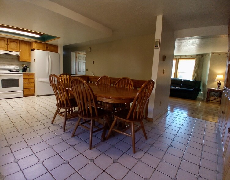 Building Photo - 160 Sioux Cir