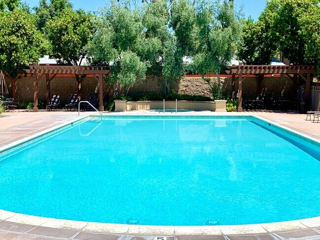 Building Photo - Enchanting 4 bedroom/2.5 bath property in the heart of Claremont Village