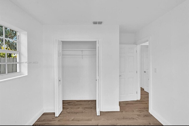 Building Photo - 1150 SW 46th Ave