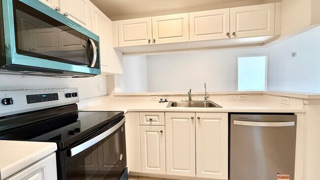 Building Photo - 2808 Amalei Dr