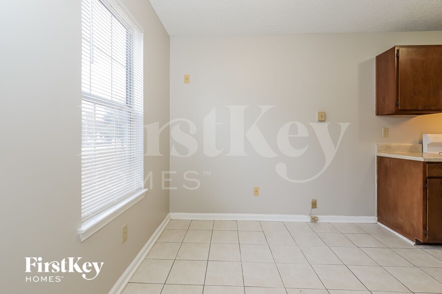 Building Photo - 8062 Creekstone Way