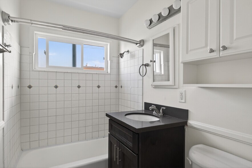 Building Photo - 25218 Loytan St