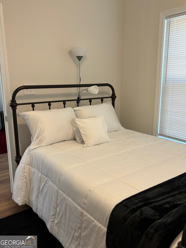 Building Photo - 100 Field Ave