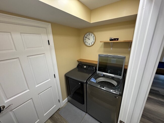 Building Photo - MOVE IN READY!!!!