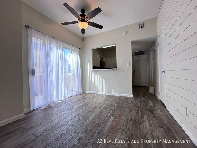 Building Photo - 1126 W Elliot Rd