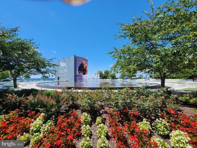Building Photo - 724 Sentry Square