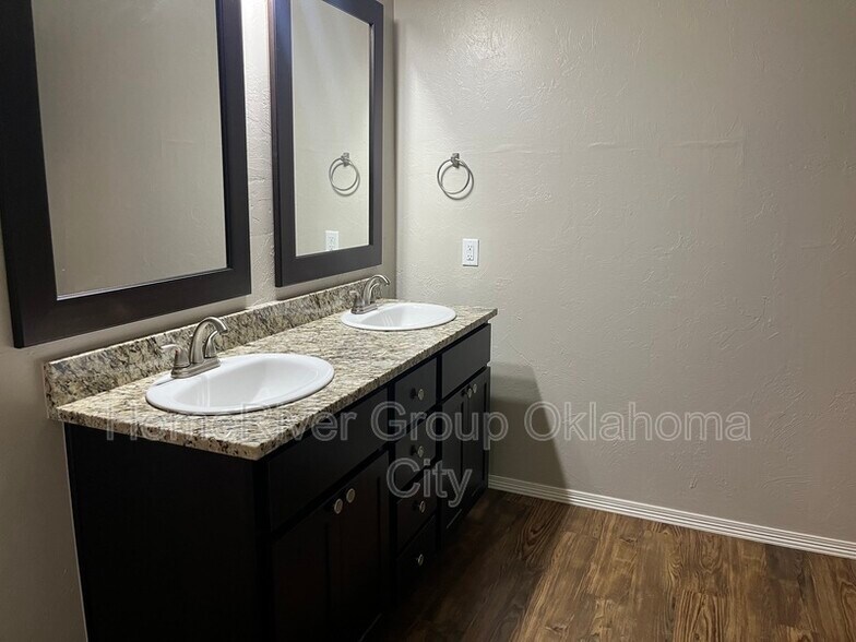 Building Photo - 408 Fallview Ct