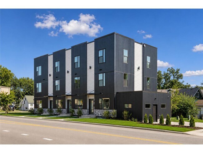 Building Photo - 1117 26th Ave SE