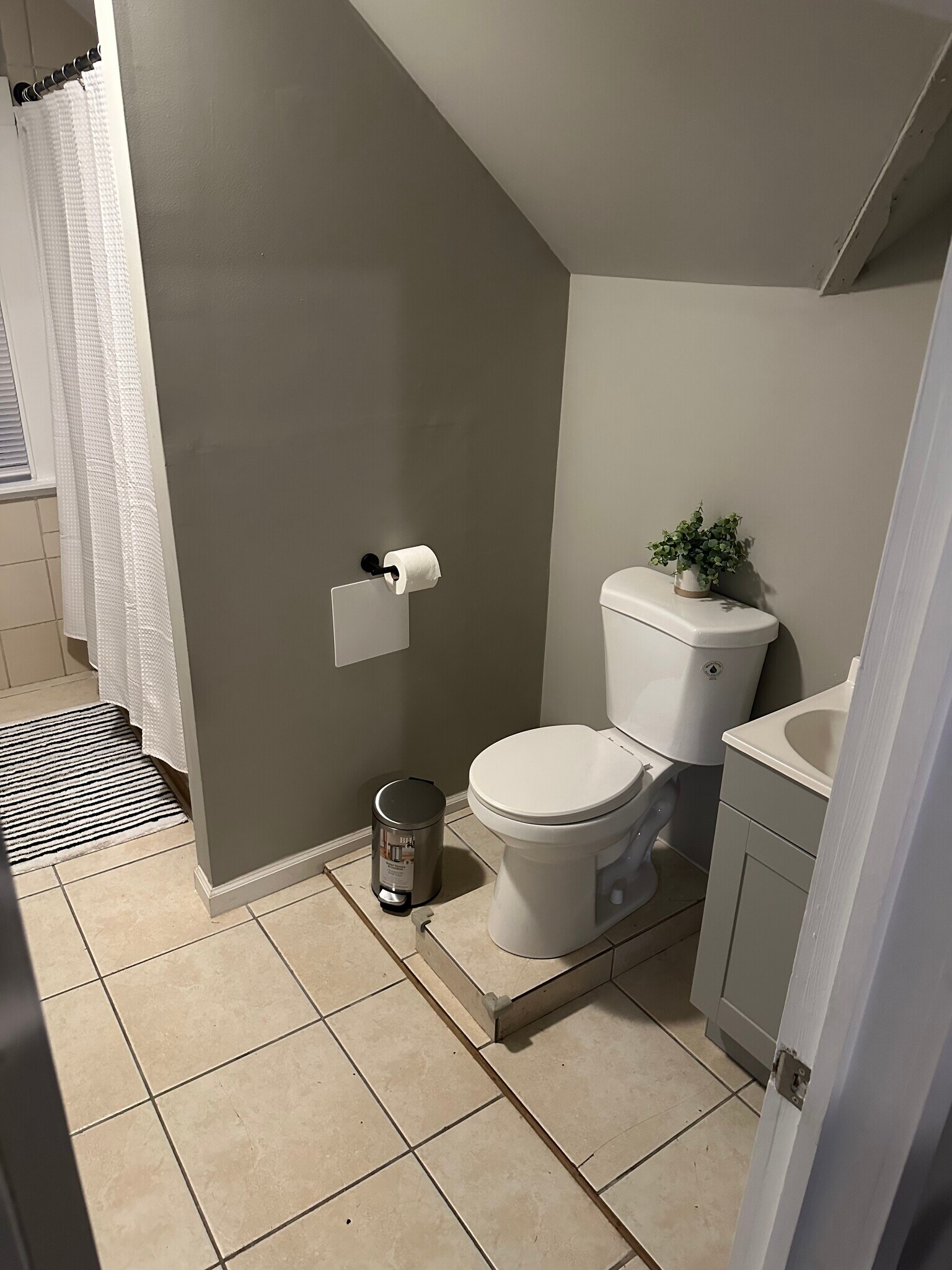 Building Photo - 66 Maplewood Ave