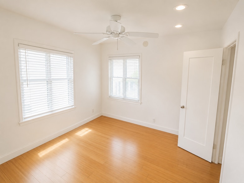 Building Photo - 2521 Hillcrest Dr