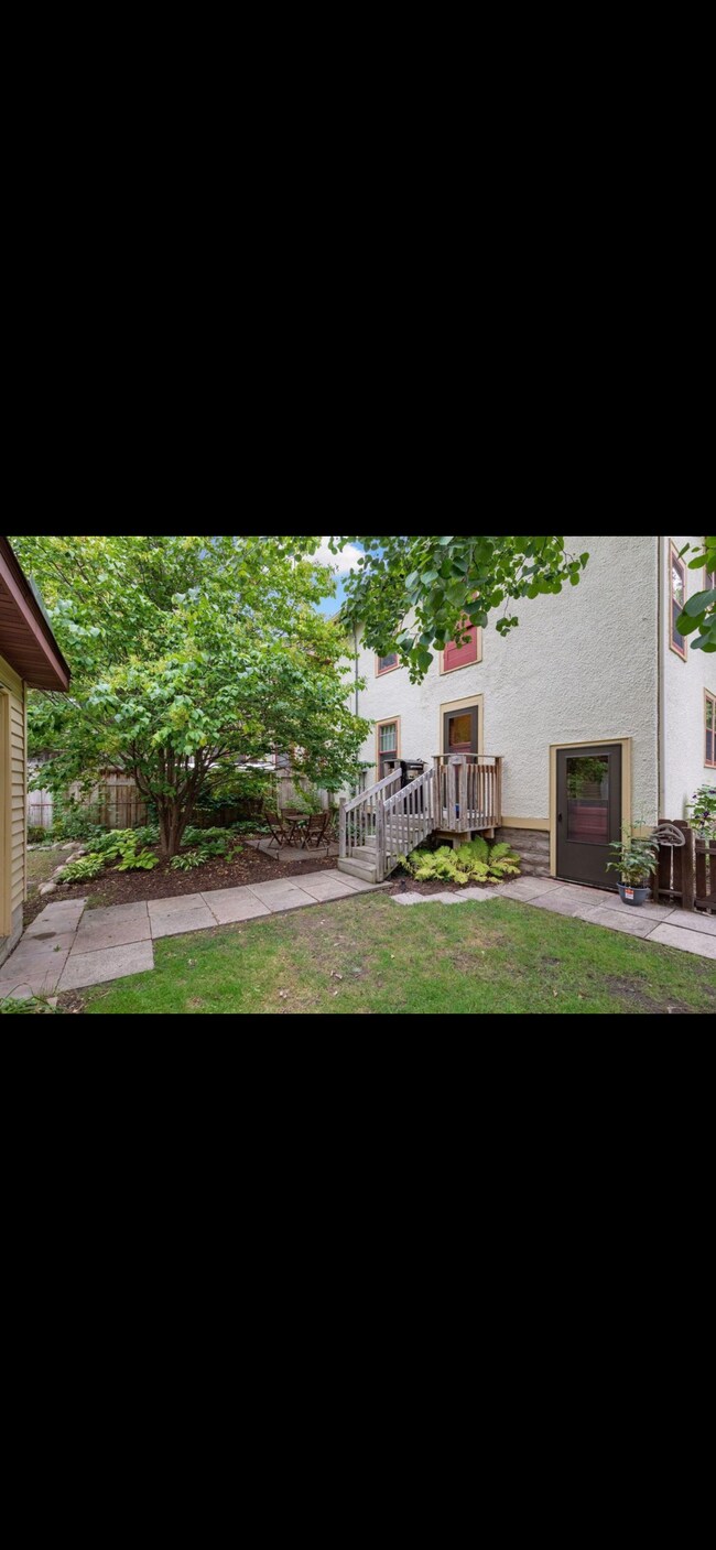 Back entrance - 138 Cecil St SE