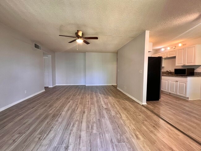 Building Photo - 150 Pineview Rd