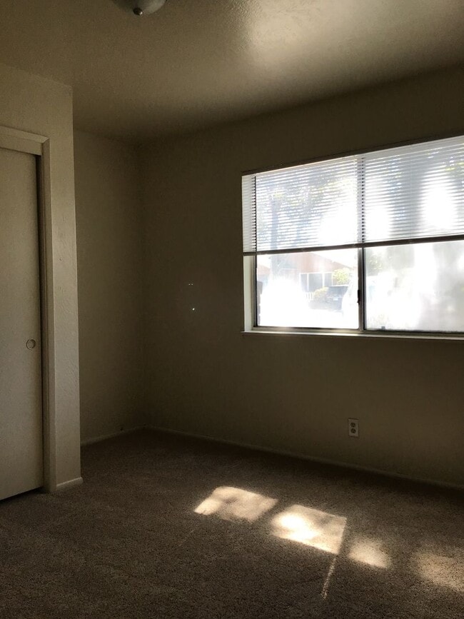 Building Photo - 1027 F St