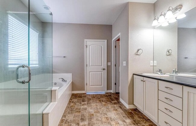 Building Photo - 495 Pasada Way