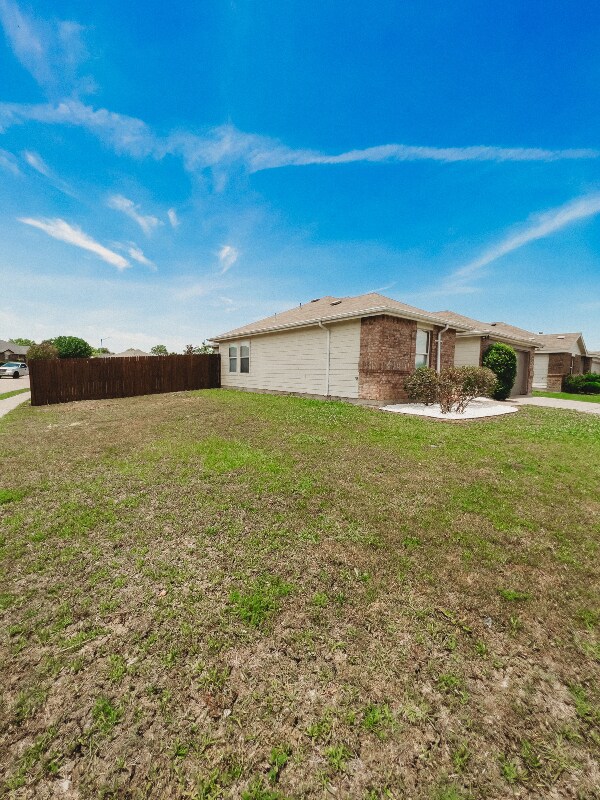 Building Photo - 243 Meadowcrest Dr