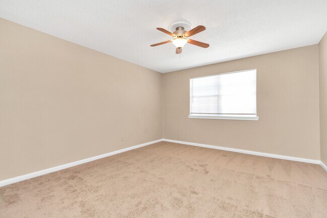 Building Photo - 15616 Weldon Dr