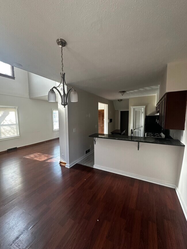 Building Photo - 1823 W 29th Pl