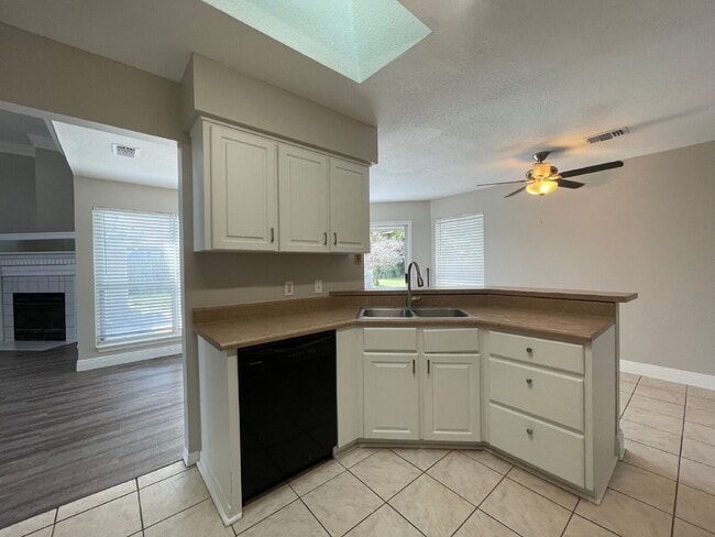 Building Photo - "Charming 3-Bed Oasis with 2 Baths in Prime Panama City Beach Location – 1,423 Sq. Ft. of Serene ...