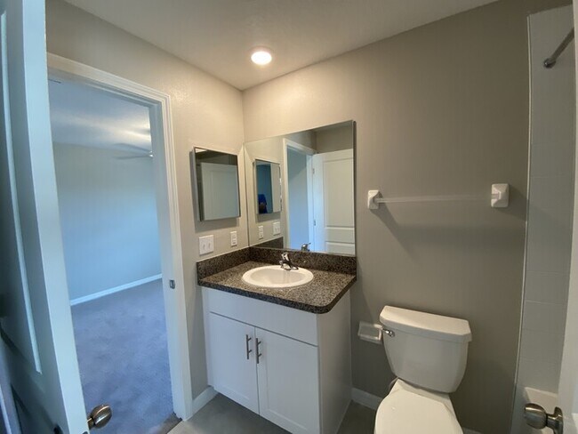 Building Photo - Coming Soon! End Unit 3/2.5 Townhome For R...