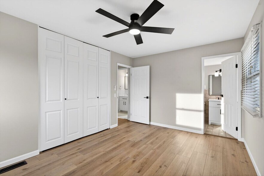 Building Photo - 5016 Fernhill Dr