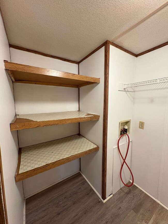 Building Photo - Spacious singlewide on private lot!