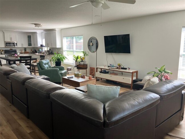 Building Photo - 2101 Queensboro Ave S