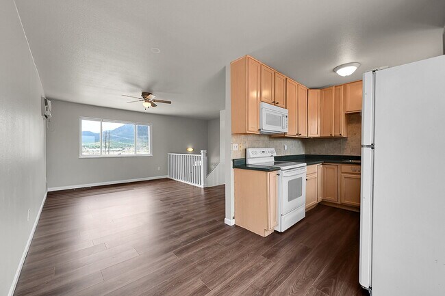 Building Photo - $1,850, 4 bed, 2 bath, located on Colorado...