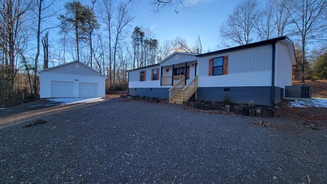 Building Photo - 3 Bed, 2 Bath Home Available in Greenville