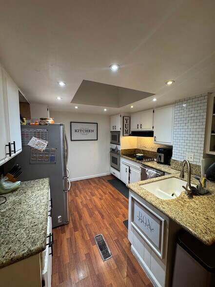 Building Photo - 6603 Reservoir Ct